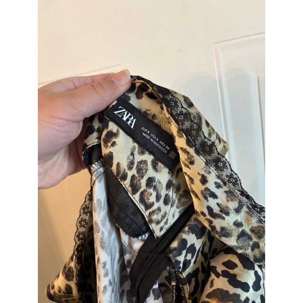 Zara Women’s Leopard Print Lace Trim Top Cropped Small Side Zip NWOT - Picture 4 of 6
